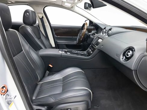 Used 2016 Jaguar XJ R-Sport RWD image 36