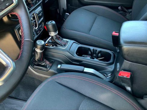 Used 2018 Jeep Wrangler Unlimited Rubicon image 16