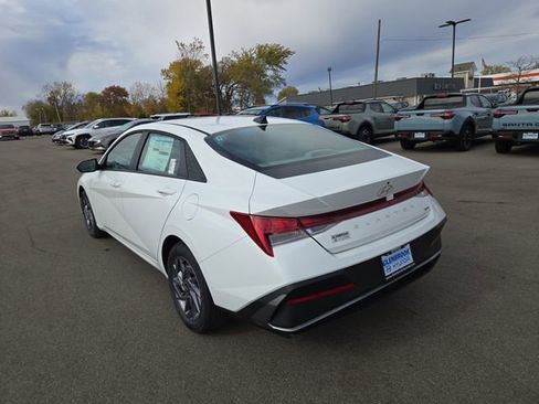 New 2026 Hyundai Elantra Hybrid FWD image 8