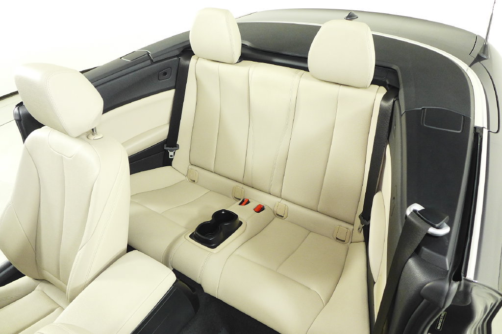 Used 2020 BMW 230i Convertible w/ Premium Package RWD image 24