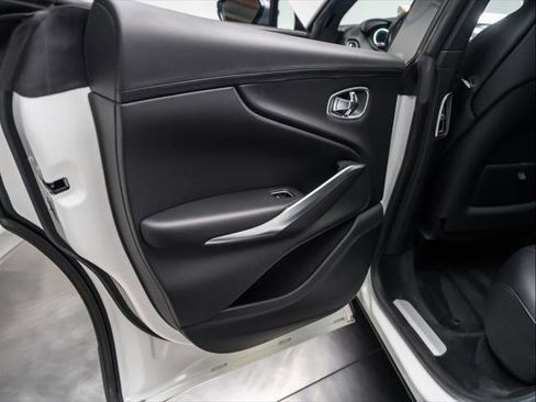 Used 2021 Aston Martin DBX image 27