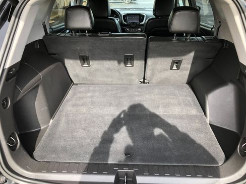 Used 2024 GMC Terrain SLT image 27