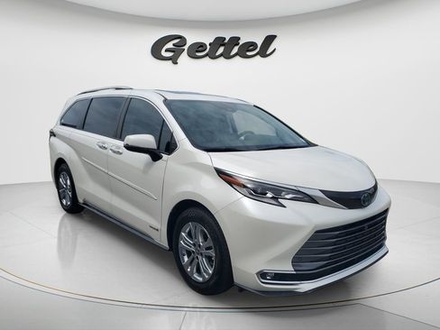 Used 2021 Toyota Sienna Platinum AWD/4WD image 3