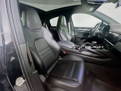 Certified 2023 Porsche Cayenne Coupe image 29