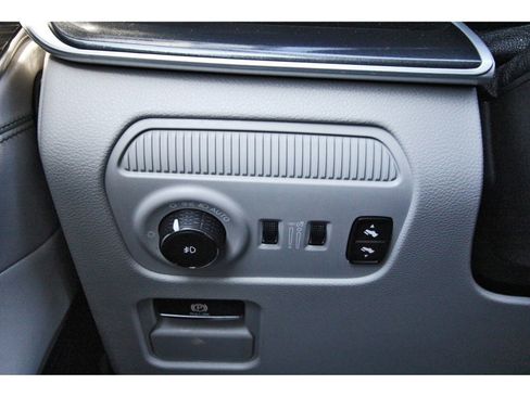 Used 2023 Jeep Wagoneer 4WD w/ Premium Group I image 19