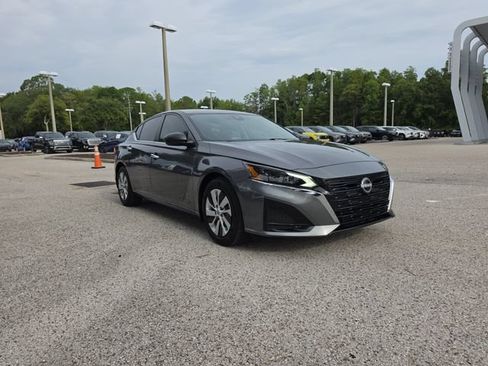 Certified 2025 Nissan Altima 2.5 S FWD image 2