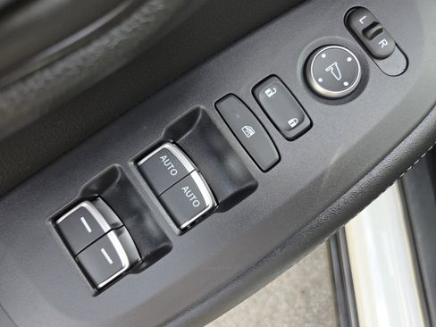 Certified 2025 Honda HR-V EX-L image 28