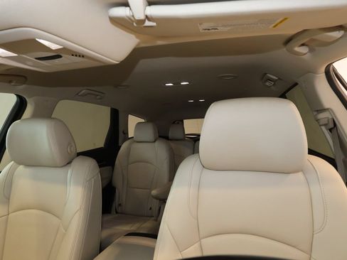 Used 2024 Buick Enclave Essence w/ Sport Touring Edition AWD/4WD image 17