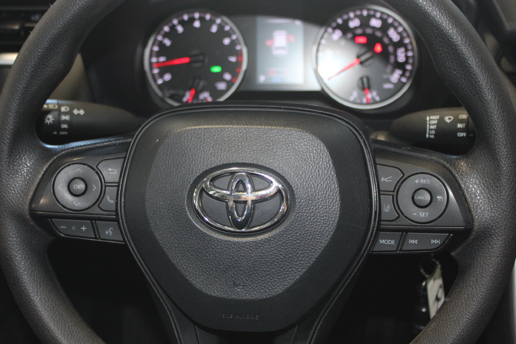 Used 2022 Toyota RAV4 LE AWD/4WD image 13