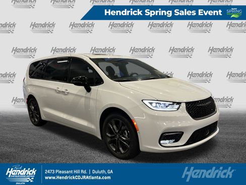 New 2026 Chrysler Pacifica Select image 1