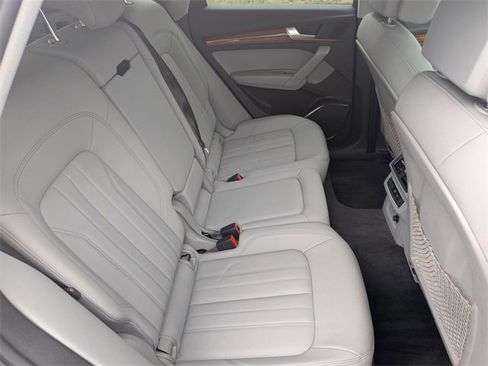Used 2022 Audi Q5 2.0T Premium w/ Convenience Package image 30