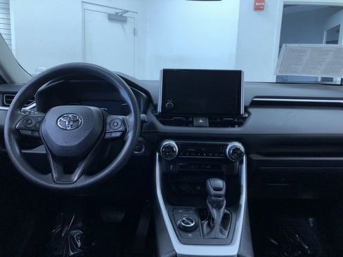 Used 2025 Toyota RAV4 XLE AWD/4WD image 18