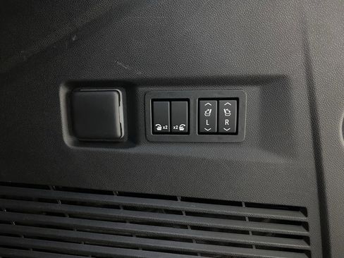 Used 2022 Chevrolet Tahoe High Country image 14