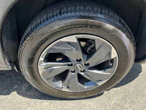 Used 2025 Nissan Rogue SV FWD image 32