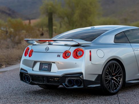 Used 2024 Nissan GT-R Premium w/ Floor Mat Package AWD/4WD image 12