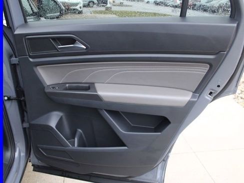 Used 2022 Volkswagen Atlas Cross Sport SE w/ Panoramic Sunroof Package image 25