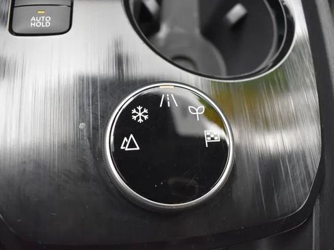 Used 2025 Nissan Rogue SV image 35