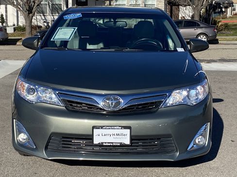Used 2014 Toyota Camry L image 9