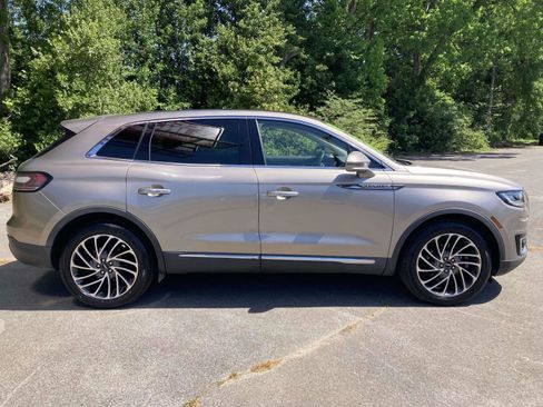 Used 2019 Lincoln Nautilus Reserve w/ Cargo Utility Package AWD/4WD image 2