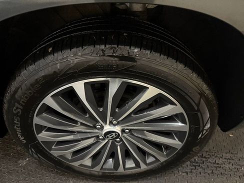 Used 2024 Hyundai Palisade Calligraphy image 17