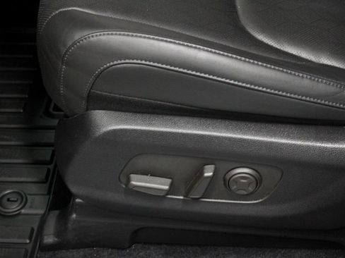Used 2026 Kia Carnival EX FWD image 25