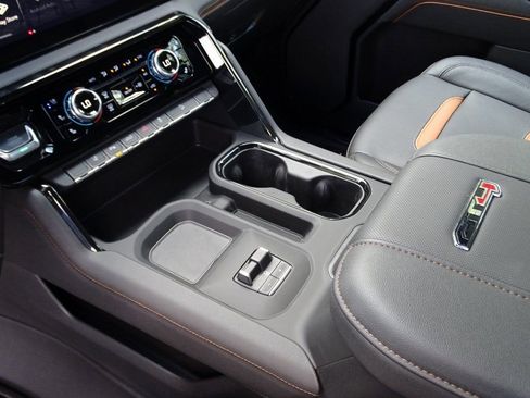 Used 2025 GMC Sierra 2500 AT4 w/ AT4 Premium Plus Package image 18