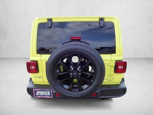 Used 2022 Jeep Wrangler Unlimited Sahara w/ Cold Weather Group AWD/4WD image 3