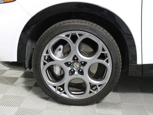 Used 2024 Alfa Romeo Tonale Ti w/ Premium Interior Package image 4