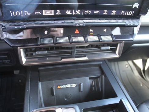 Used 2024 GMC Hummer EV 3X image 31