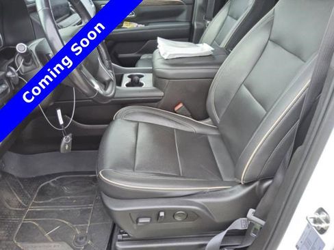 Used 2021 Chevrolet Suburban Premier image 9