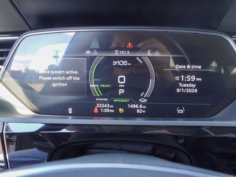 Used 2022 Audi e-tron Premium Plus w/ Premium Plus Package AWD/4WD image 18
