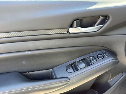 Used 2024 Nissan Altima 2.5 SV image 12