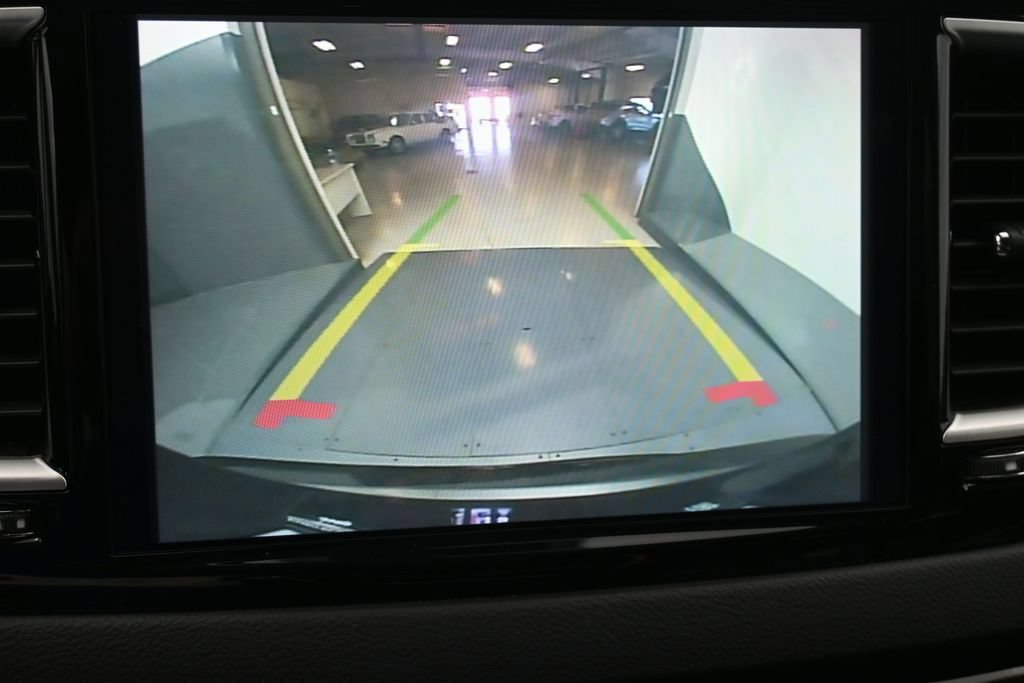 Used 2023 Chrysler Pacifica Touring-L FWD image 12