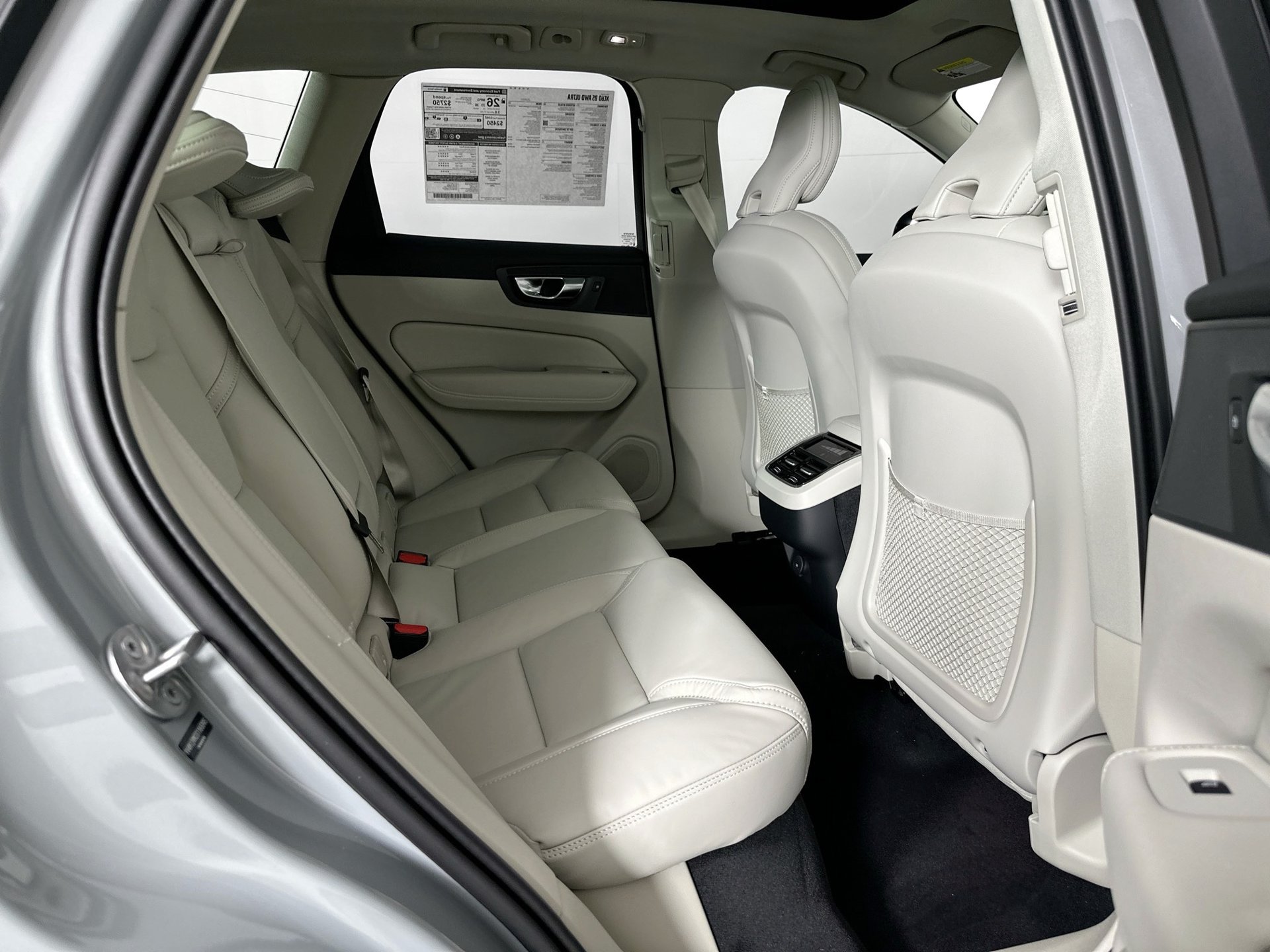 Certified 2025 Volvo XC60 B5 Ultra w/ Protection Package Premier AWD/4WD image 18