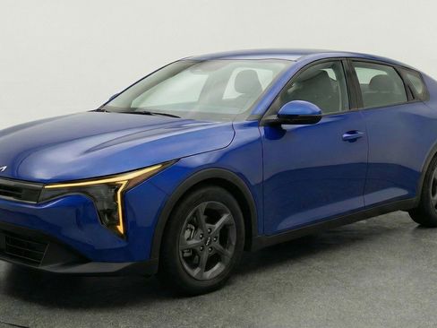 Used 2025 Kia K4 LXS image 3