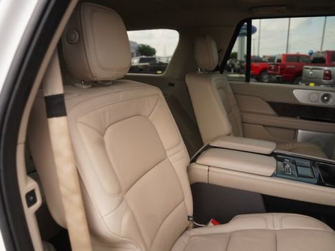 Used 2019 Lincoln Navigator L Reserve image 19