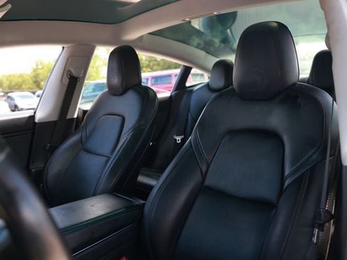 Used 2019 Tesla Model 3 Standard Range RWD image 9