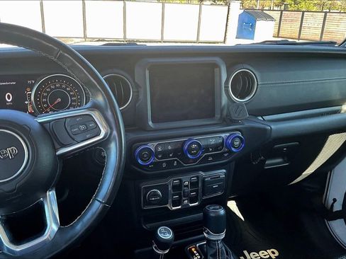 Used 2021 Jeep Wrangler Unlimited Sahara w/ Uconnect 4C Nav & Sound Group AWD/4WD image 4