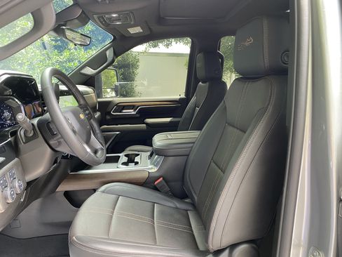 Used 2024 Chevrolet Silverado 2500 High Country w/ Technology Package AWD/4WD image 17