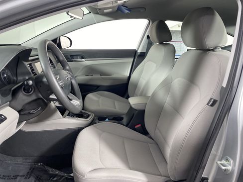 Used 2020 Hyundai Elantra SE FWD image 13
