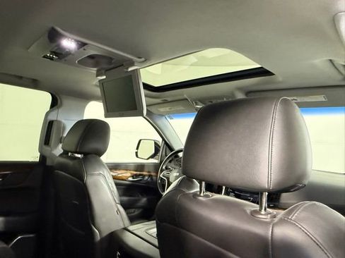 Used 2016 Cadillac Escalade Luxury RWD image 32