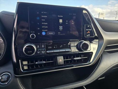 Used 2023 Toyota Highlander LE FWD image 30