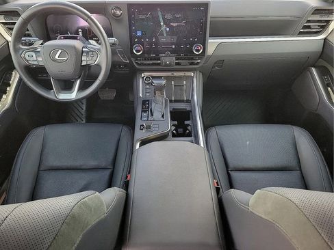 Used 2025 Lexus GX 550 AWD/4WD image 12