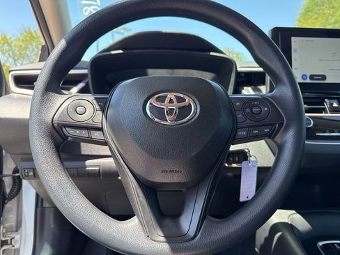 Used 2025 Toyota Corolla LE FWD image 7