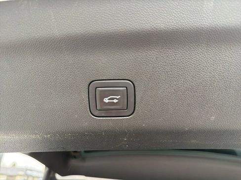 Used 2024 GMC Yukon SLT image 9