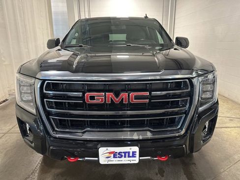 Used 2022 GMC Yukon XL AT4 image 2