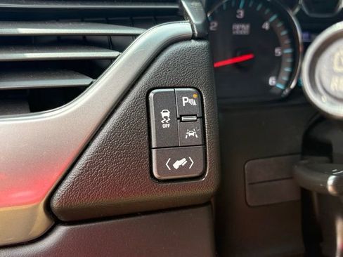 Used 2018 Chevrolet Suburban LT RWD image 26