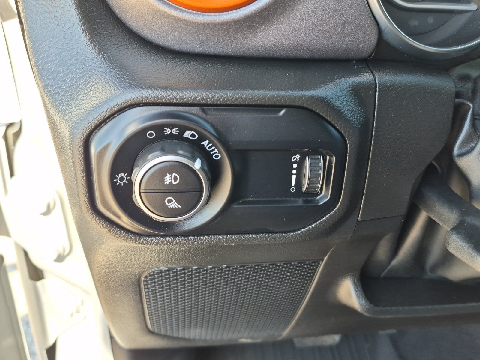 Used 2023 Jeep Gladiator Mojave AWD/4WD image 25