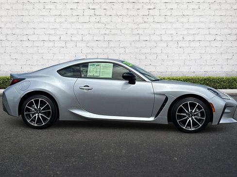 Used 2023 Toyota GR86 RWD image 3
