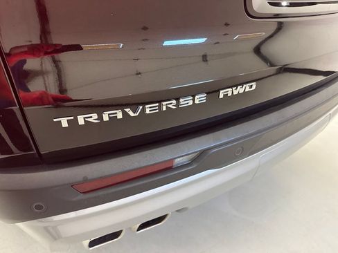 Used 2025 Chevrolet Traverse LT AWD/4WD image 12